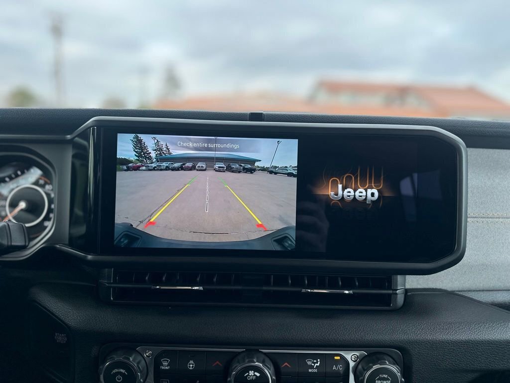 New 2025 Jeep Gladiator Sport image 22