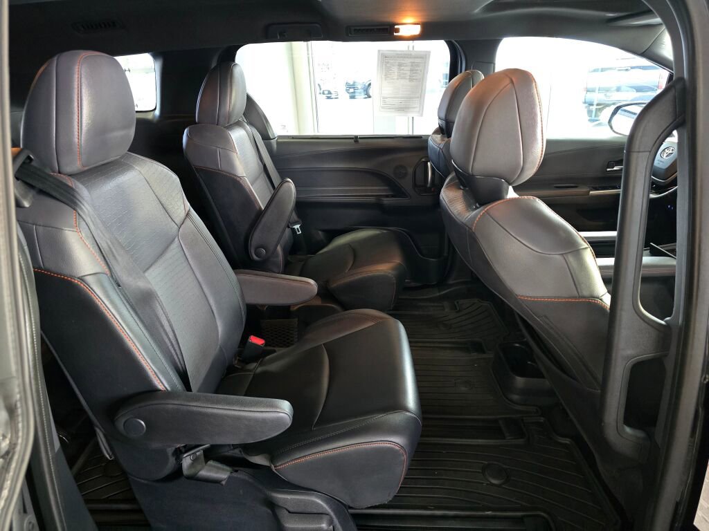Used 2021 Toyota Sienna XSE image 39