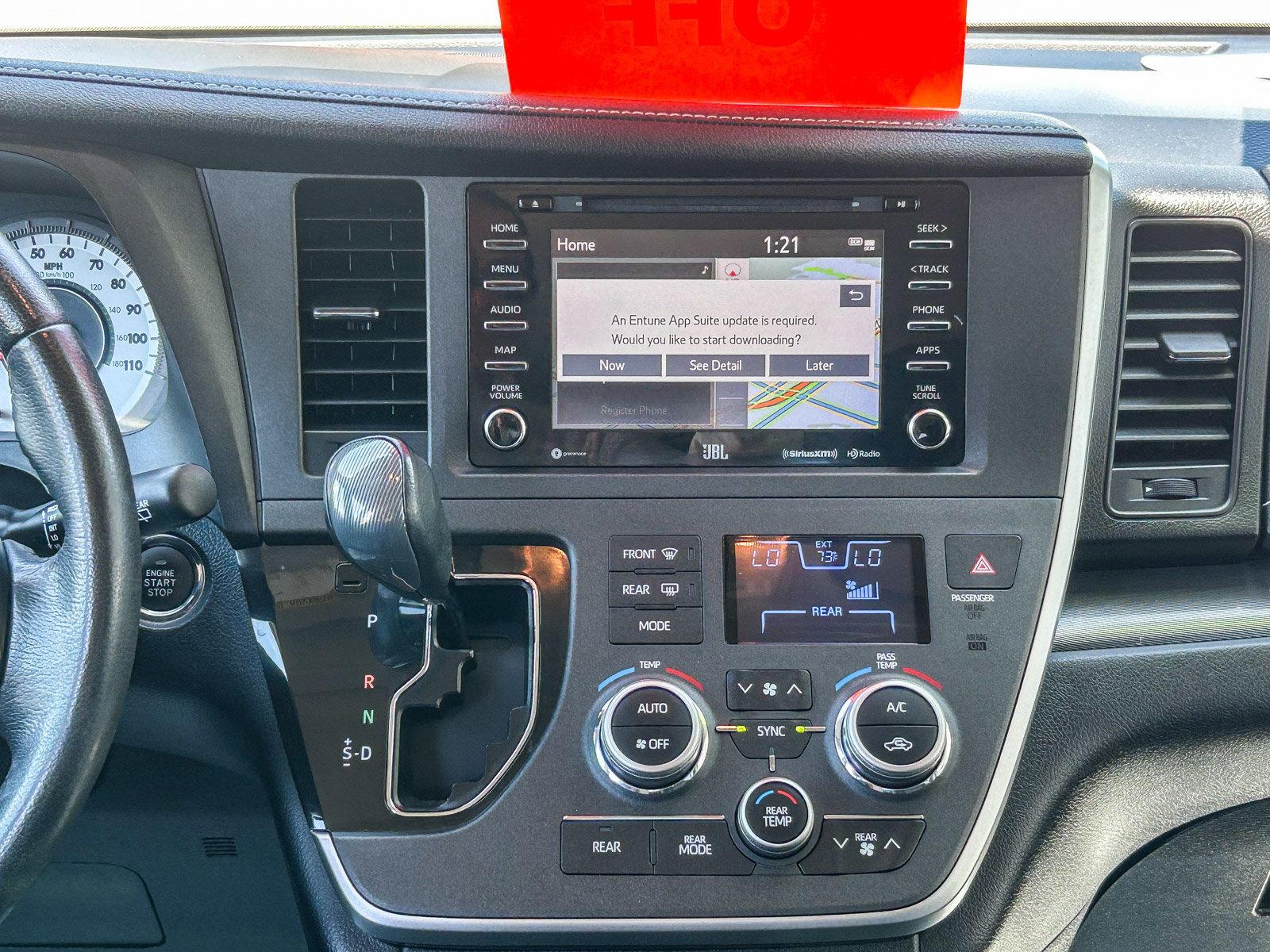 Used 2020 Toyota Sienna SE w/ SE Preferred Package FWD image 13