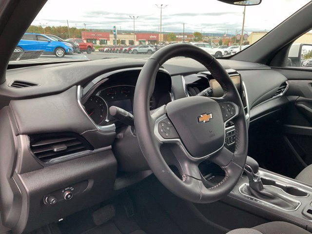 Used 2023 Chevrolet Traverse LT AWD/4WD image 4
