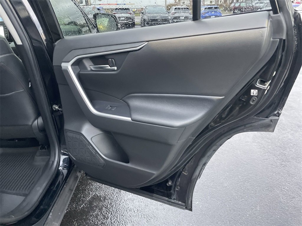 Used 2021 Toyota RAV4 XLE Premium image 23