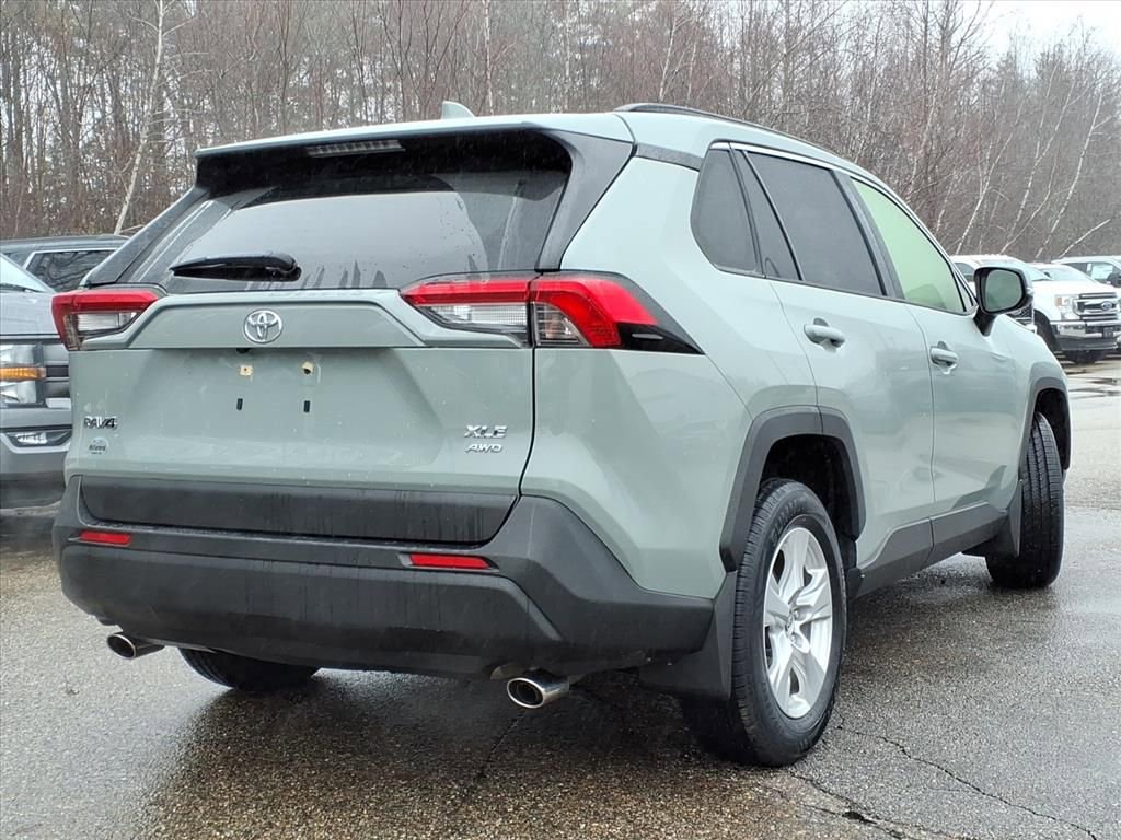 Used 2021 Toyota RAV4 XLE w/ Convenience Package image 4