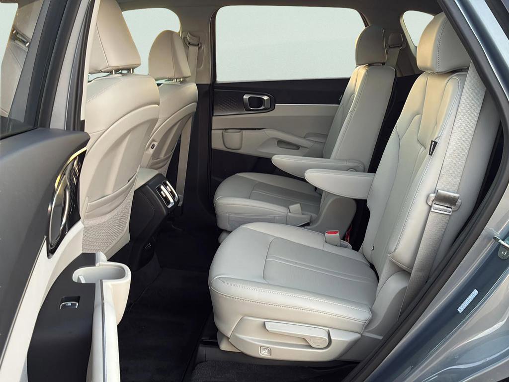 Used 2024 Kia Sorento EX w/ Panoramic Sunroof Package FWD image 25