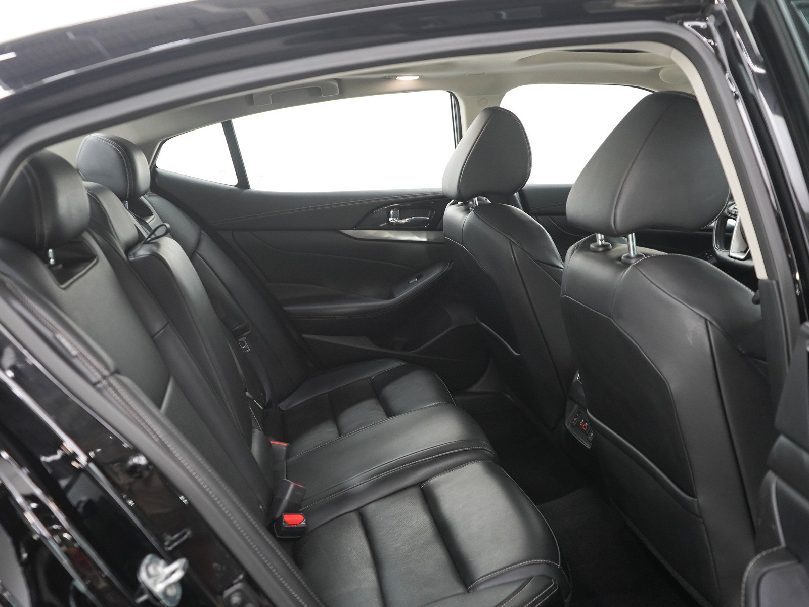 Used 2023 Nissan Maxima SL FWD image 14