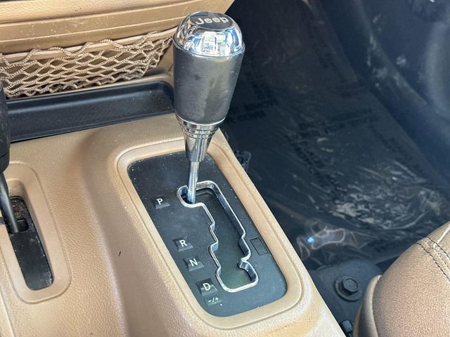 Used 2016 Jeep Wrangler Unlimited Rubicon w/ Connectivity Group image 13