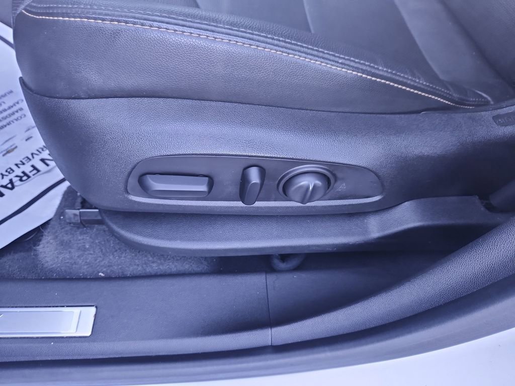 Used 2020 Chevrolet Equinox Premier AWD/4WD image 12