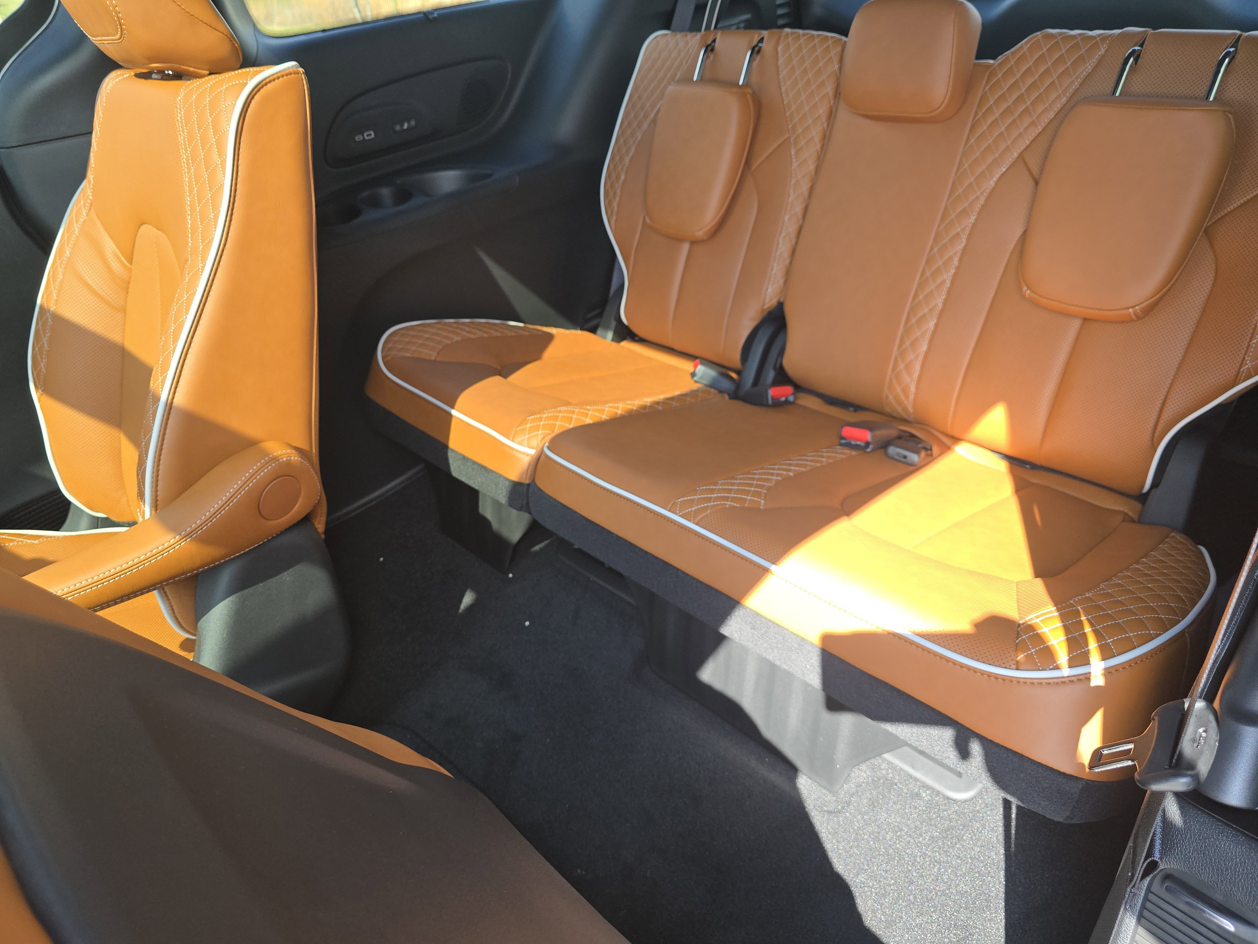 New 2026 Chrysler Pacifica Pinnacle image 25