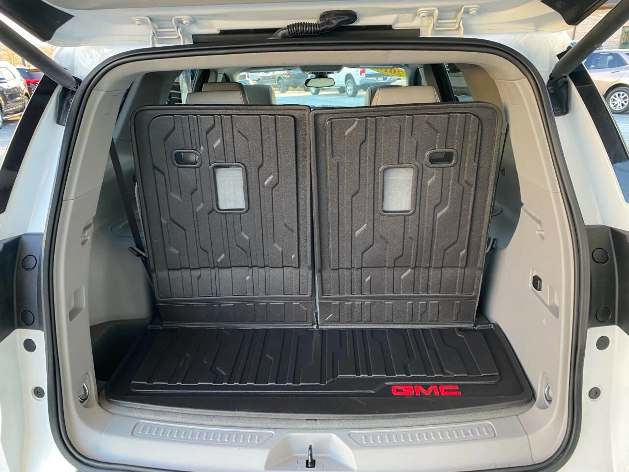 Used 2018 GMC Acadia SLT w/ LPO, Floor Liner Package image 30