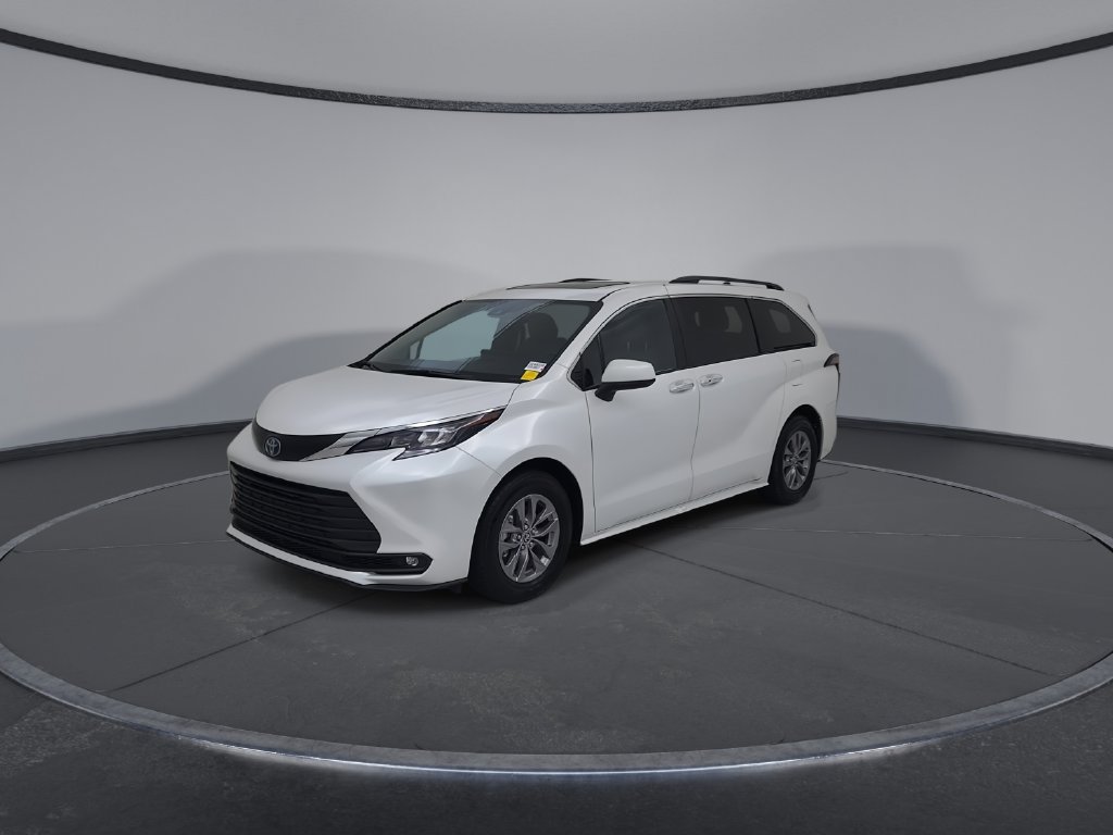 Used 2025 Toyota Sienna XLE FWD image 7