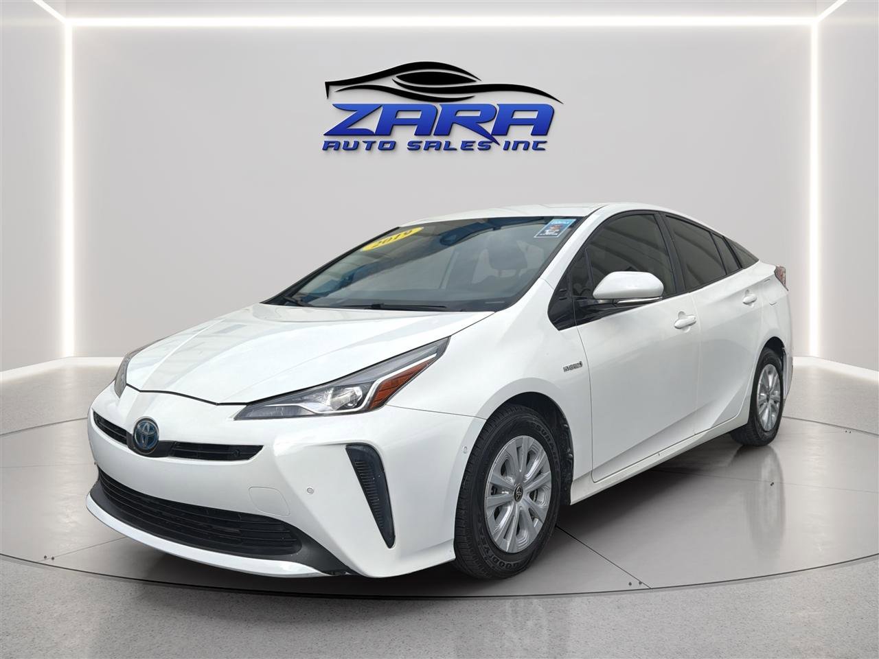 Used 2019 Toyota Prius LE w/ Carpet Mat Package FWD image 3