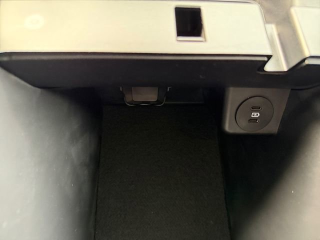 Used 2025 Ford Explorer Active image 25