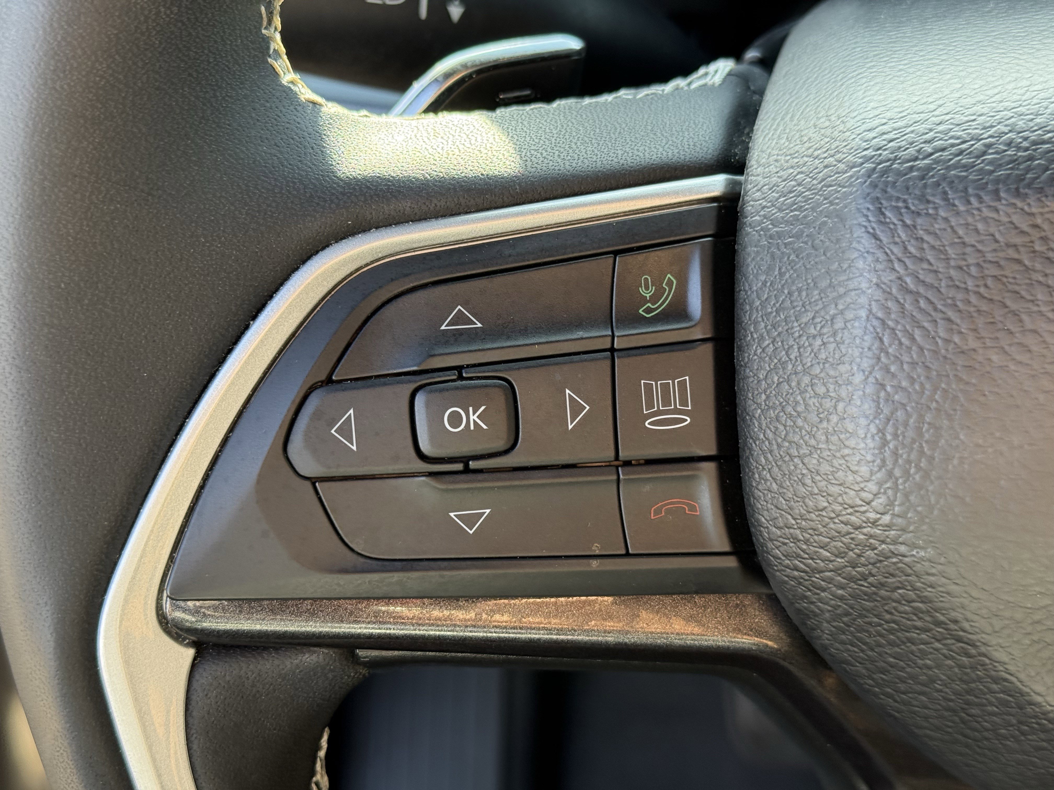 Used 2023 Jeep Grand Cherokee Altitude image 16