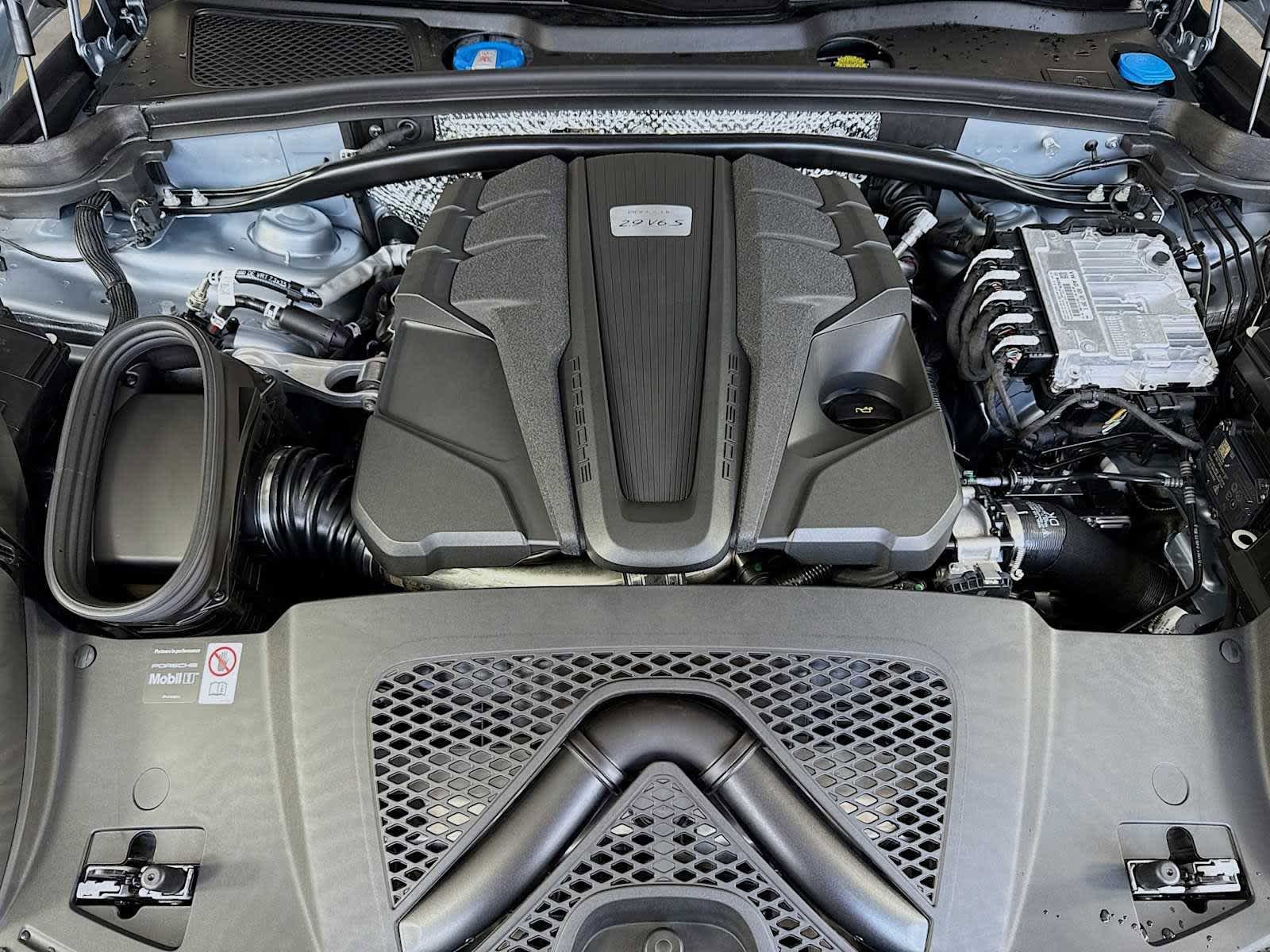 New 2025 Porsche Macan S AWD/4WD image 23