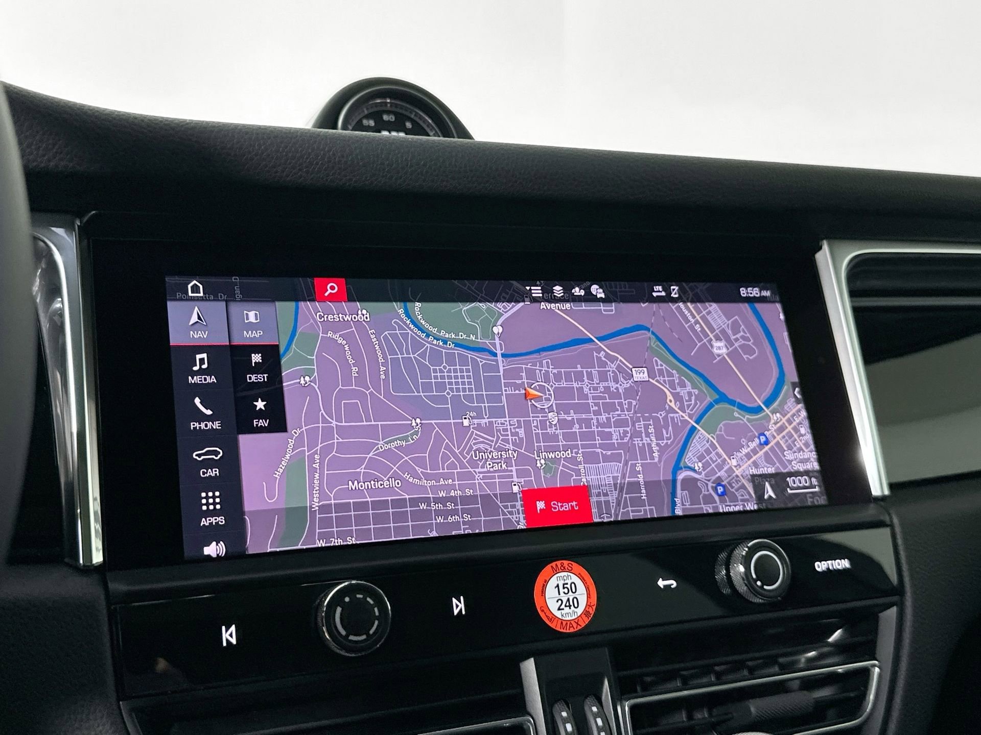 Certified 2025 Porsche Macan image 22