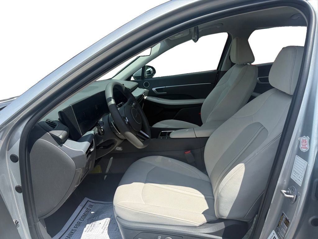 Used 2025 Hyundai Sonata SEL FWD image 9