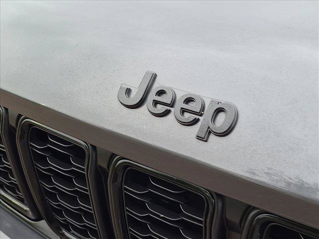 Used 2025 Jeep Grand Cherokee L Limited w/ Black Appearance Package AWD/4WD image 10