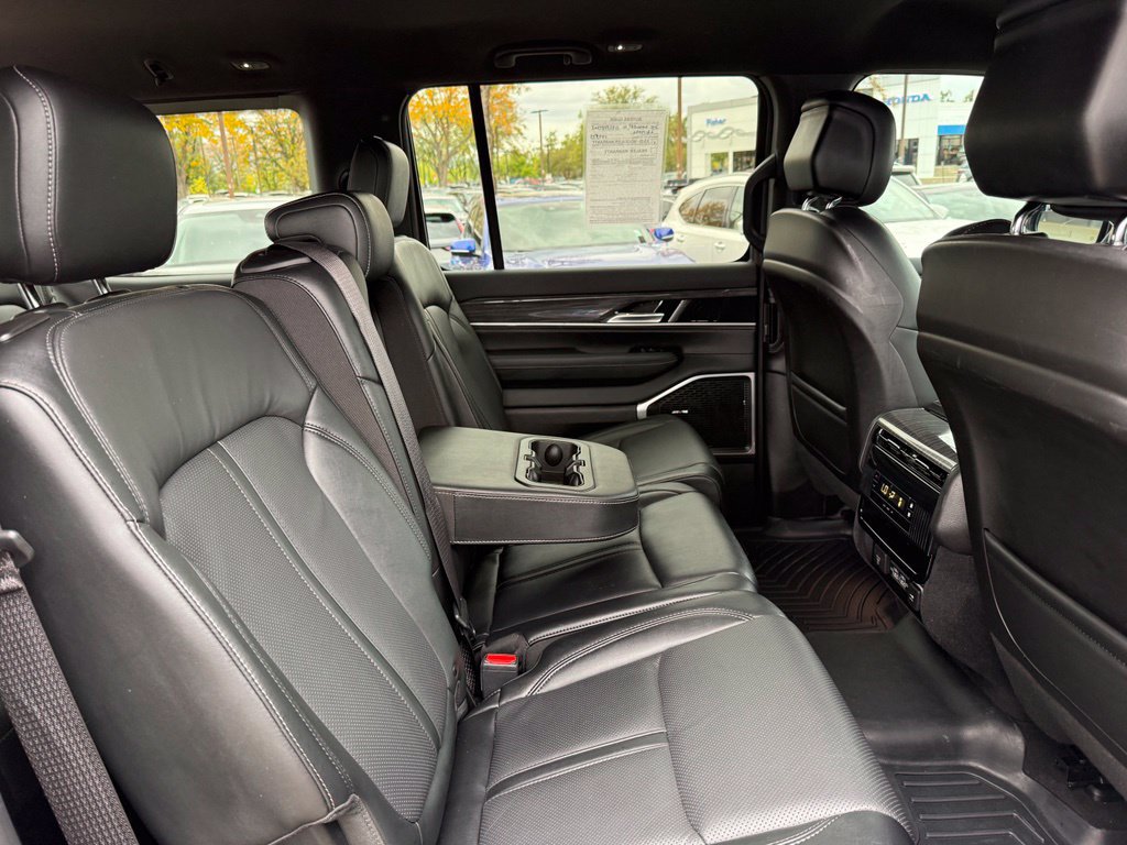 Used 2022 Jeep Wagoneer Series II AWD/4WD image 17