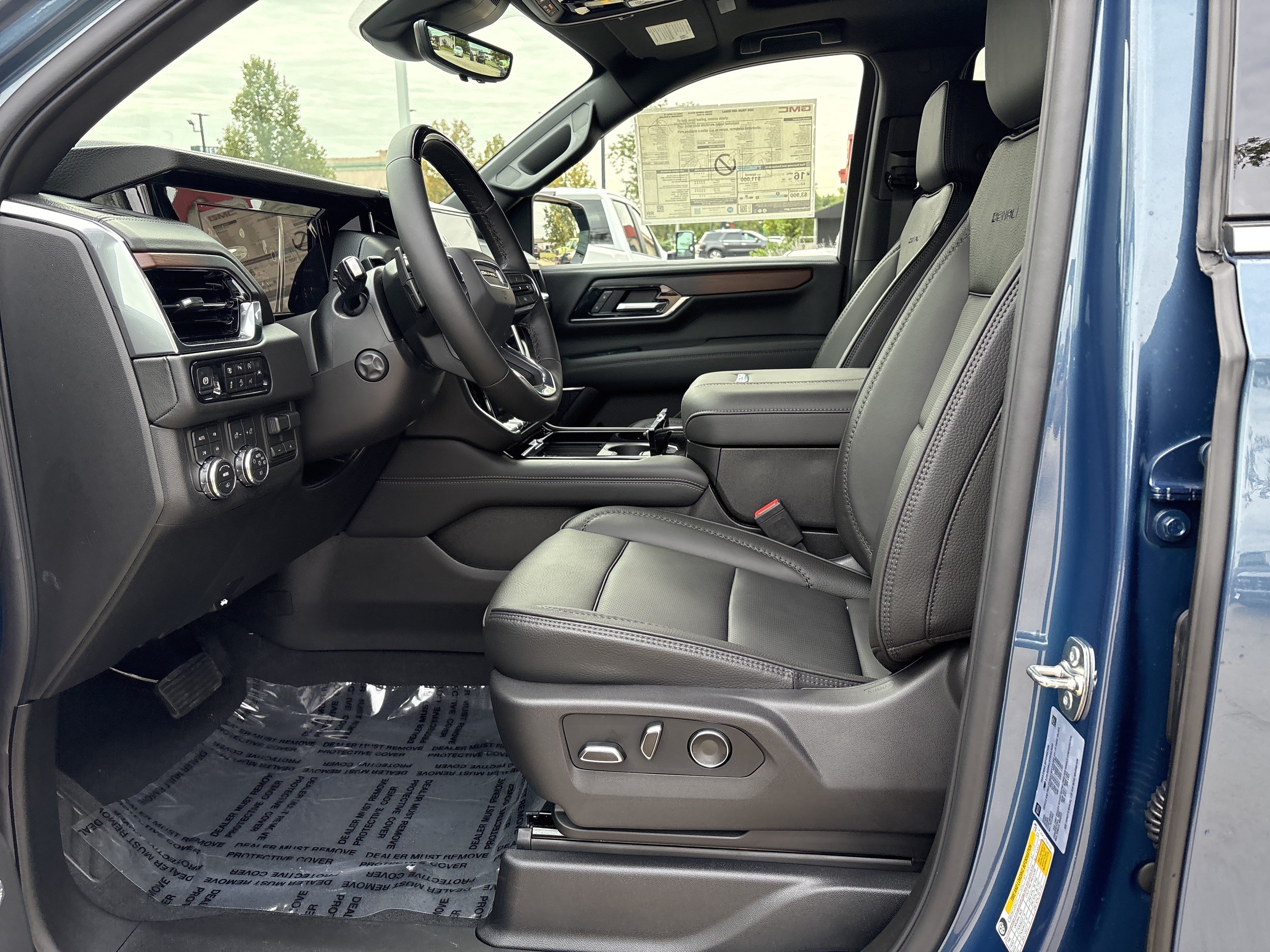 New 2026 GMC Yukon Denali w/ Denali Reserve Package AWD/4WD image 5