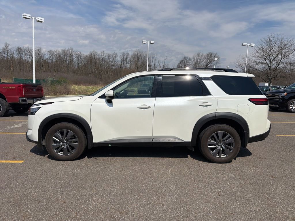 Used 2024 Nissan Pathfinder SV w/ Lighting Package (N92) image 5