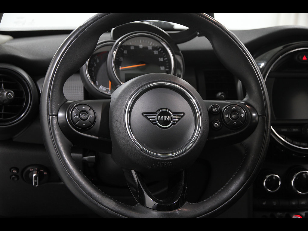 Used 2020 MINI Cooper 4-Door Hardtop FWD image 7
