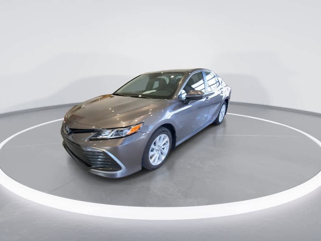 Used 2024 Toyota Camry LE FWD image 4