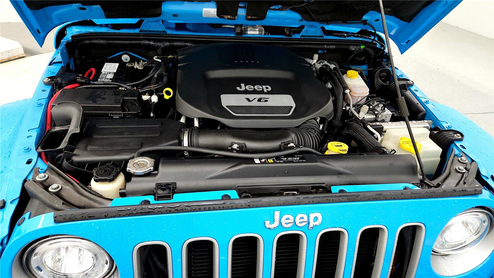 Used 2018 Jeep Wrangler Sahara w/ Connectivity Group image 9