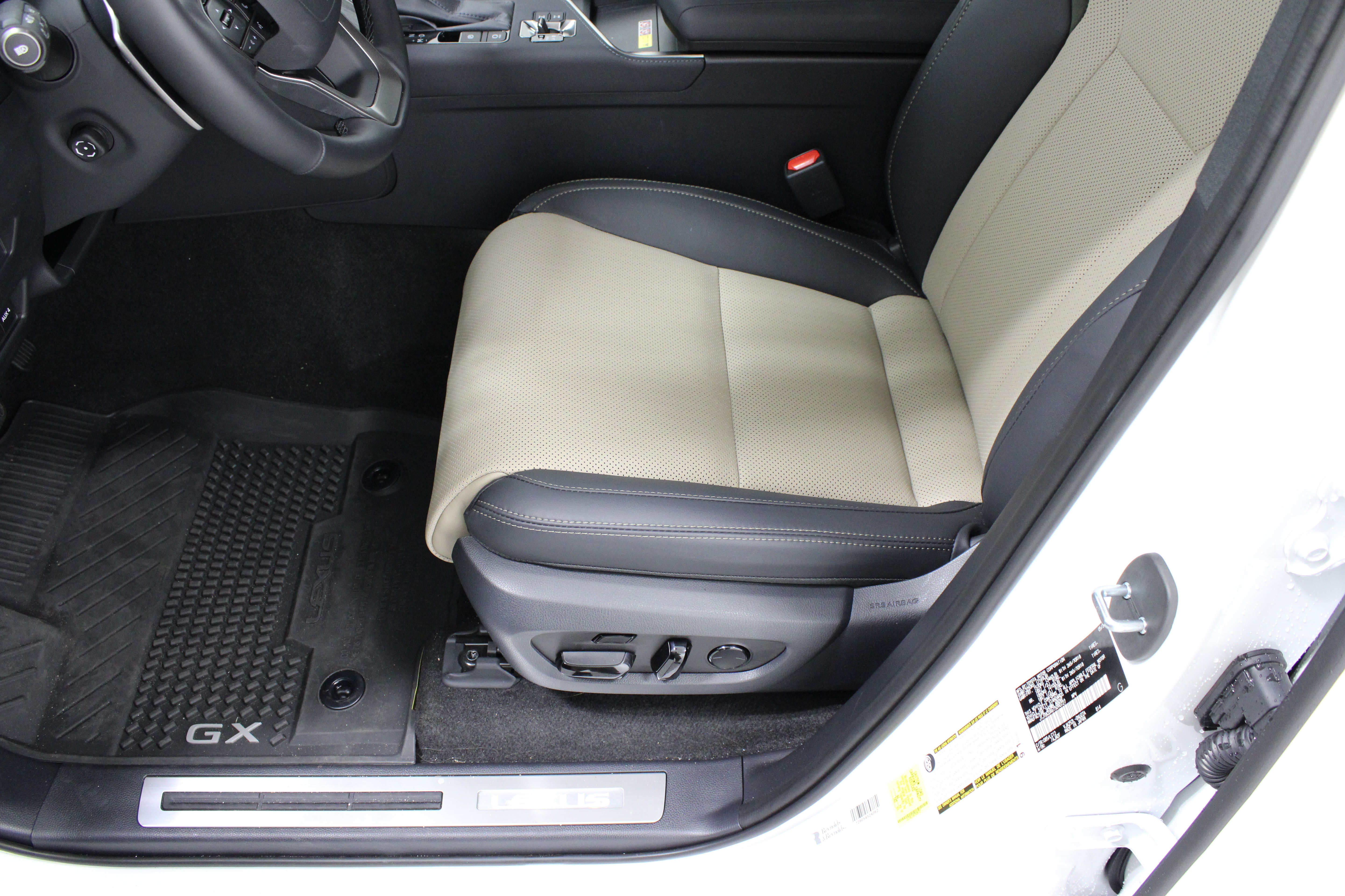 Used 2026 Lexus GX 550 AWD/4WD image 14