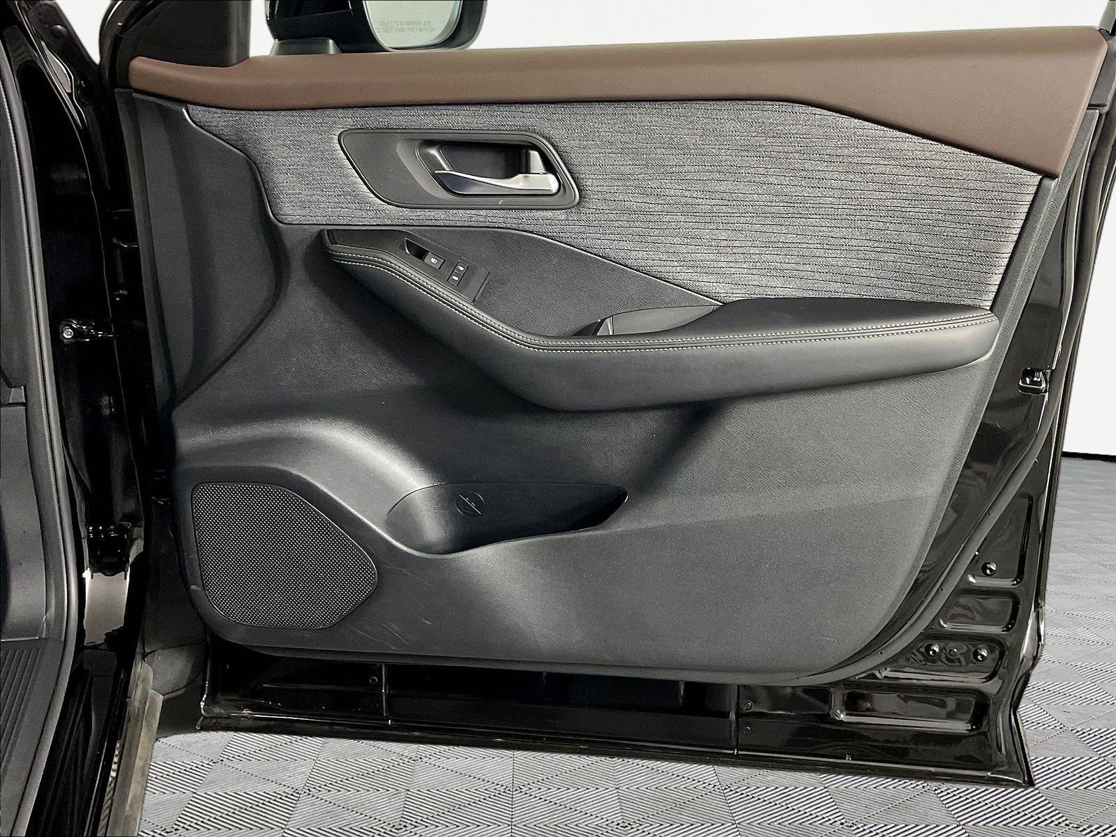 Certified 2023 Nissan Rogue SV FWD image 26