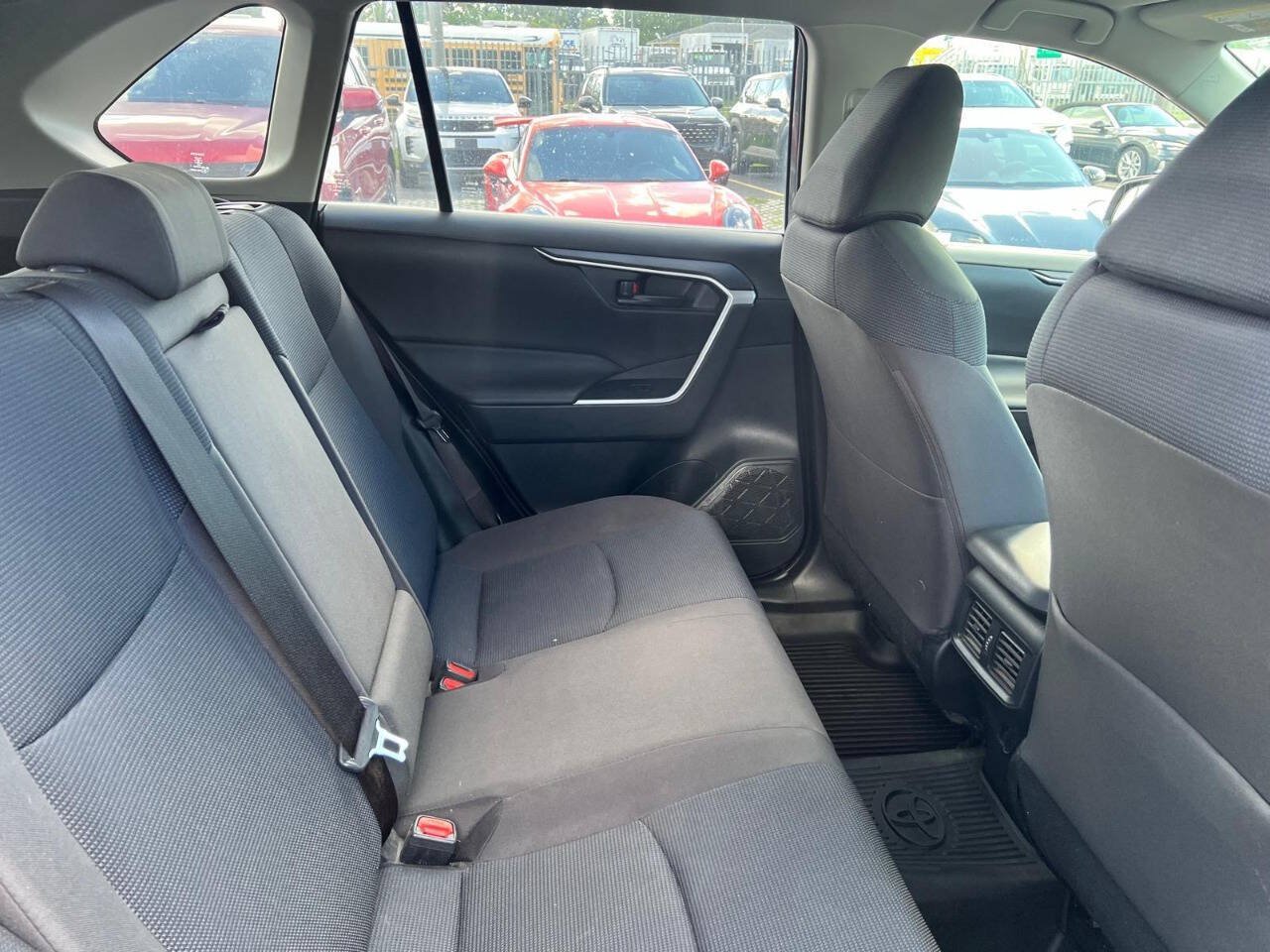 Used 2023 Toyota RAV4 LE AWD/4WD image 9