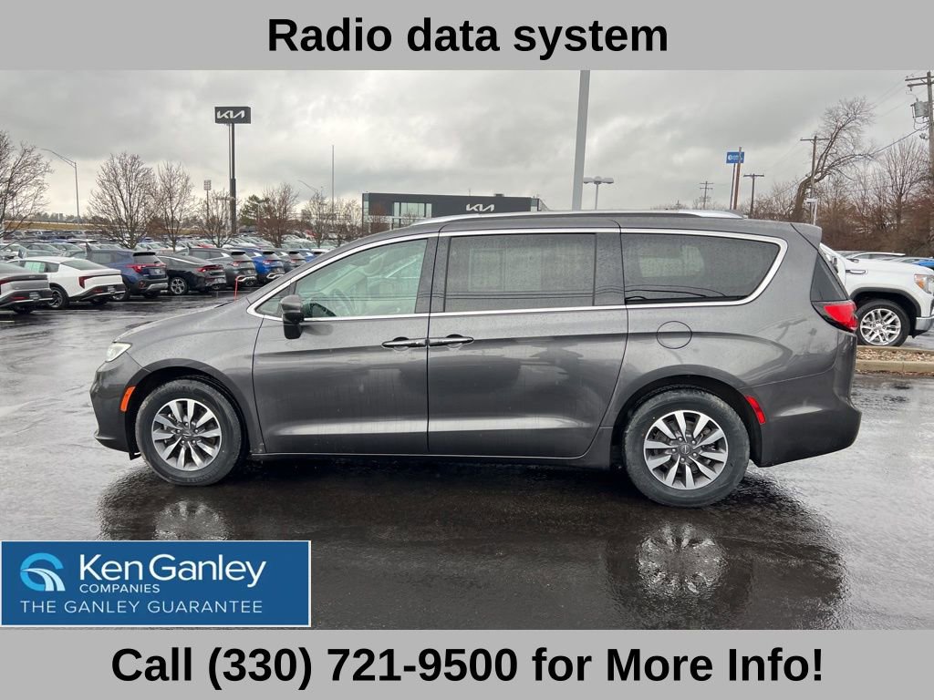 Used 2021 Chrysler Pacifica Touring-L w/ Uconnect Theater Family Group image 15