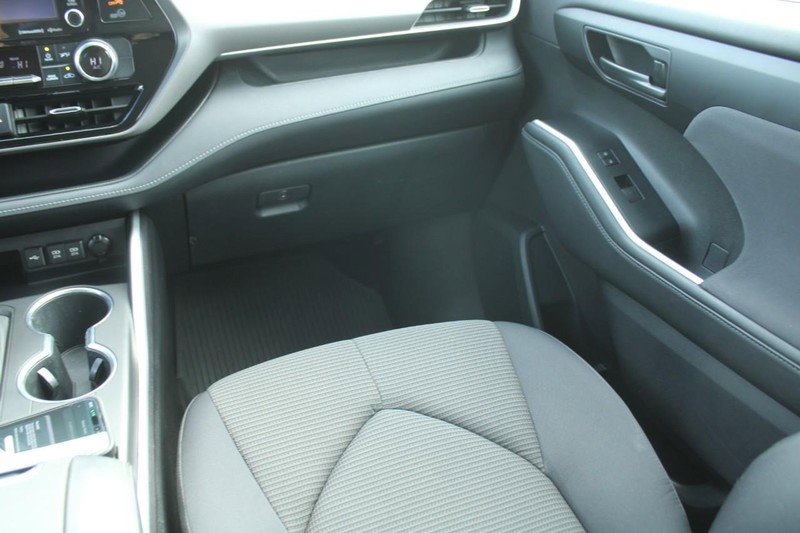 Used 2020 Toyota Highlander LE image 14