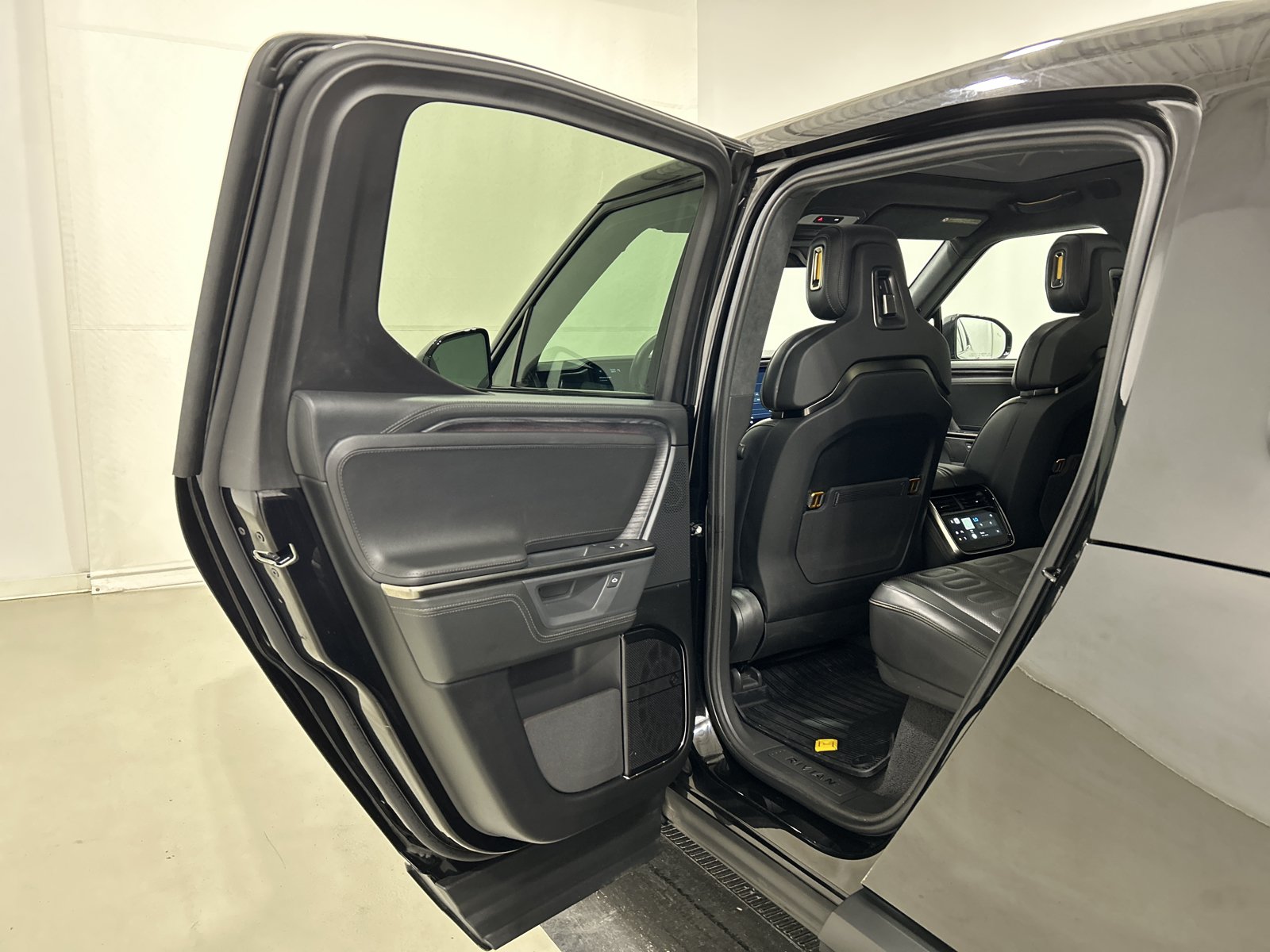 Used 2025 Rivian R1T Adventure AWD/4WD image 17