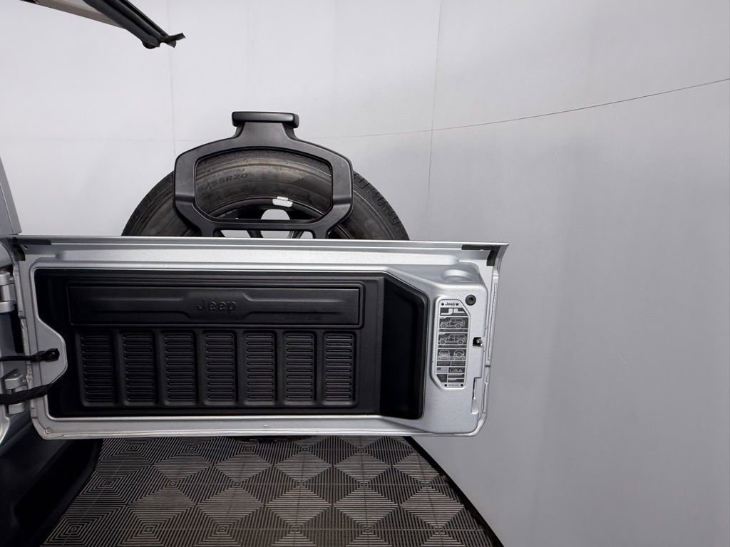Used 2023 Jeep Wrangler Unlimited Sahara image 39