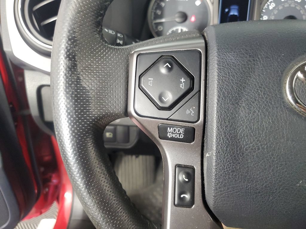 Used 2018 Toyota Tacoma SR5 RWD image 23