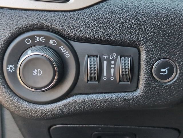 Used 2018 Jeep Cherokee Limited image 17