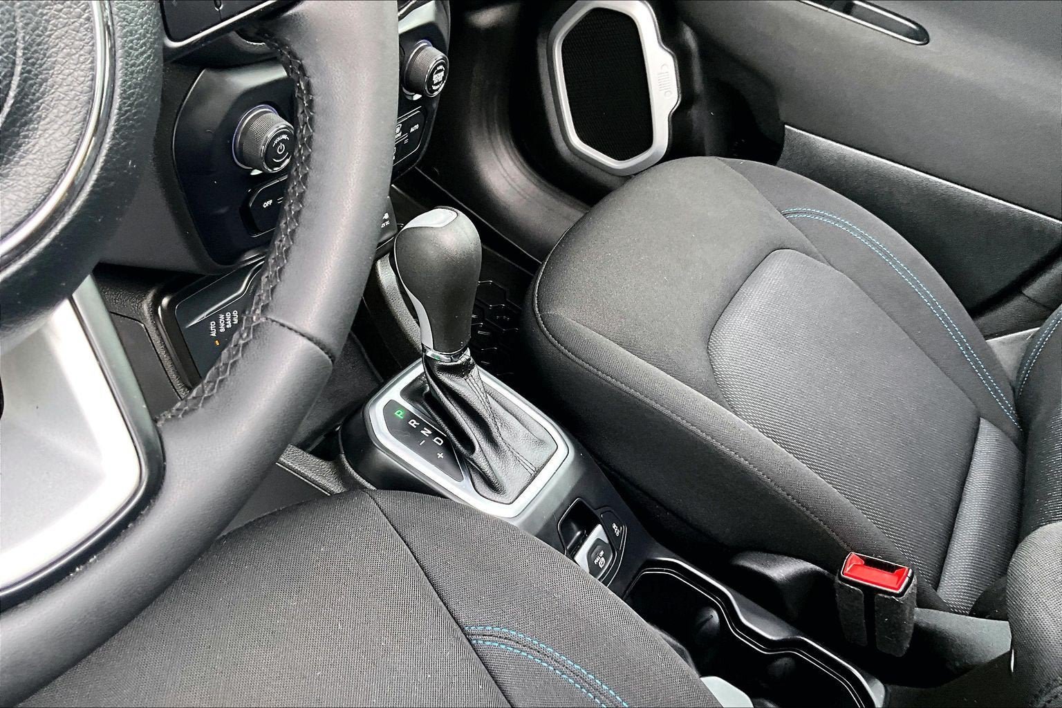 Used 2021 Jeep Renegade Latitude AWD/4WD image 15