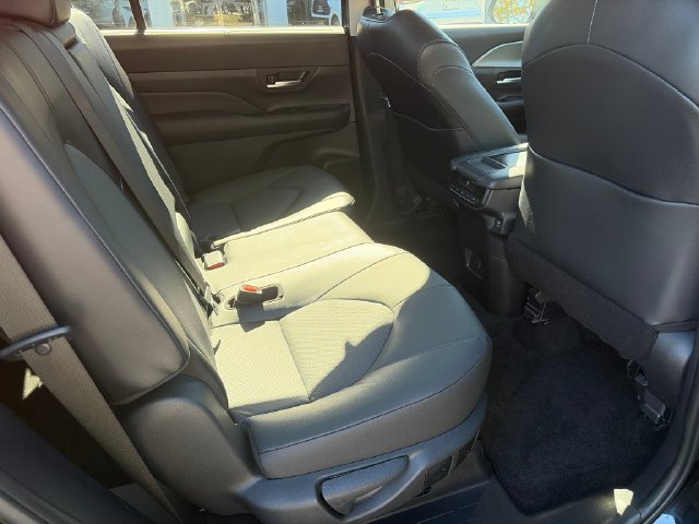 Used 2024 Toyota Grand Highlander AWD Hybrid image 30