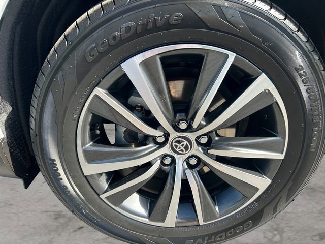 Certified 2023 Toyota Venza LE AWD/4WD image 9