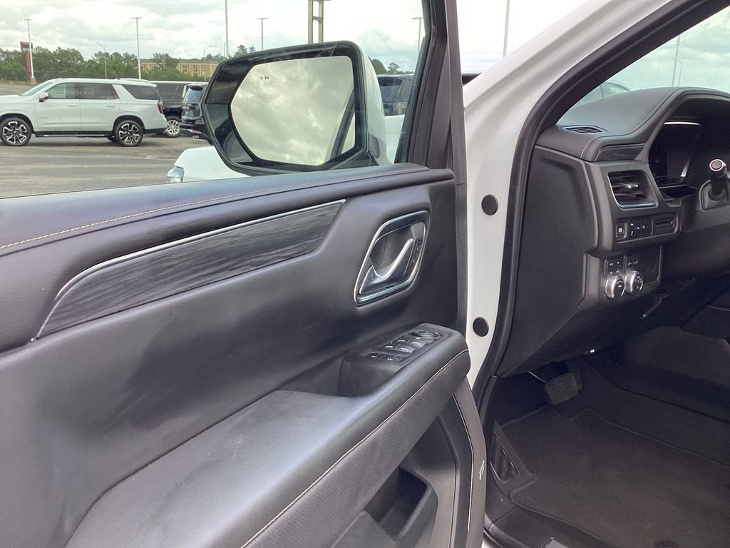 Used 2024 GMC Yukon XL SLT AWD/4WD image 13