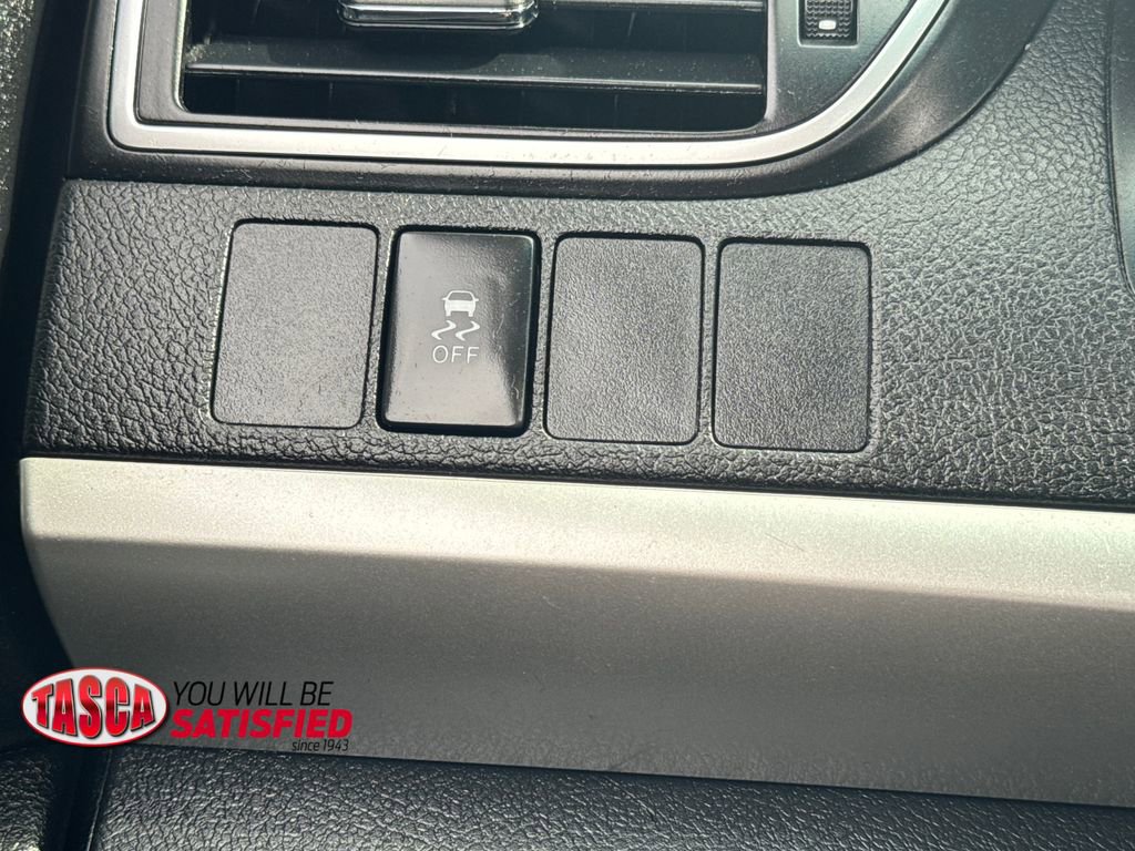 Used 2017 Toyota Camry SE w/ Moonroof Package FWD image 31