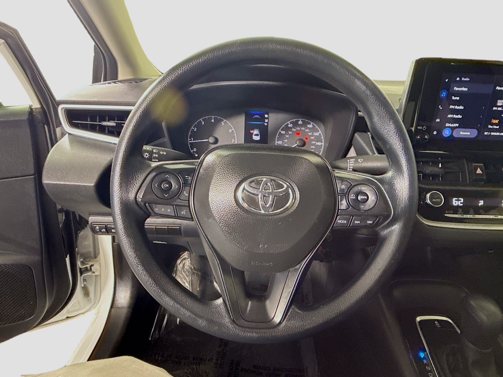Used 2025 Toyota Corolla LE FWD image 13