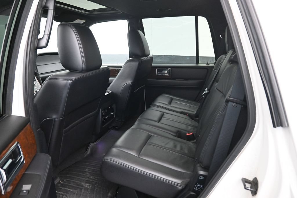 Used 2016 Lincoln Navigator Select AWD/4WD image 10