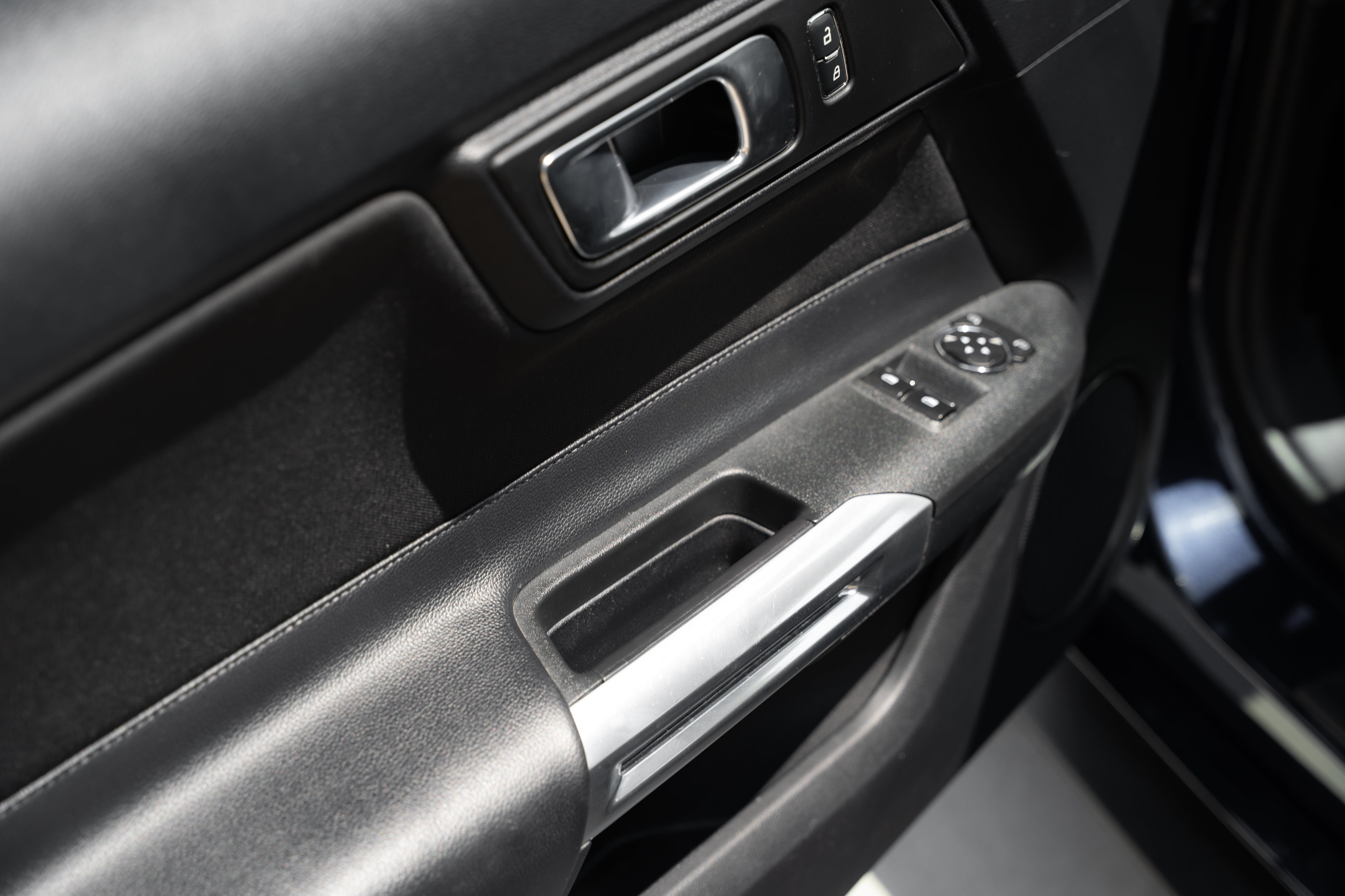 Used 2018 Ford Mustang Coupe w/ Equipment Group 101A RWD image 20