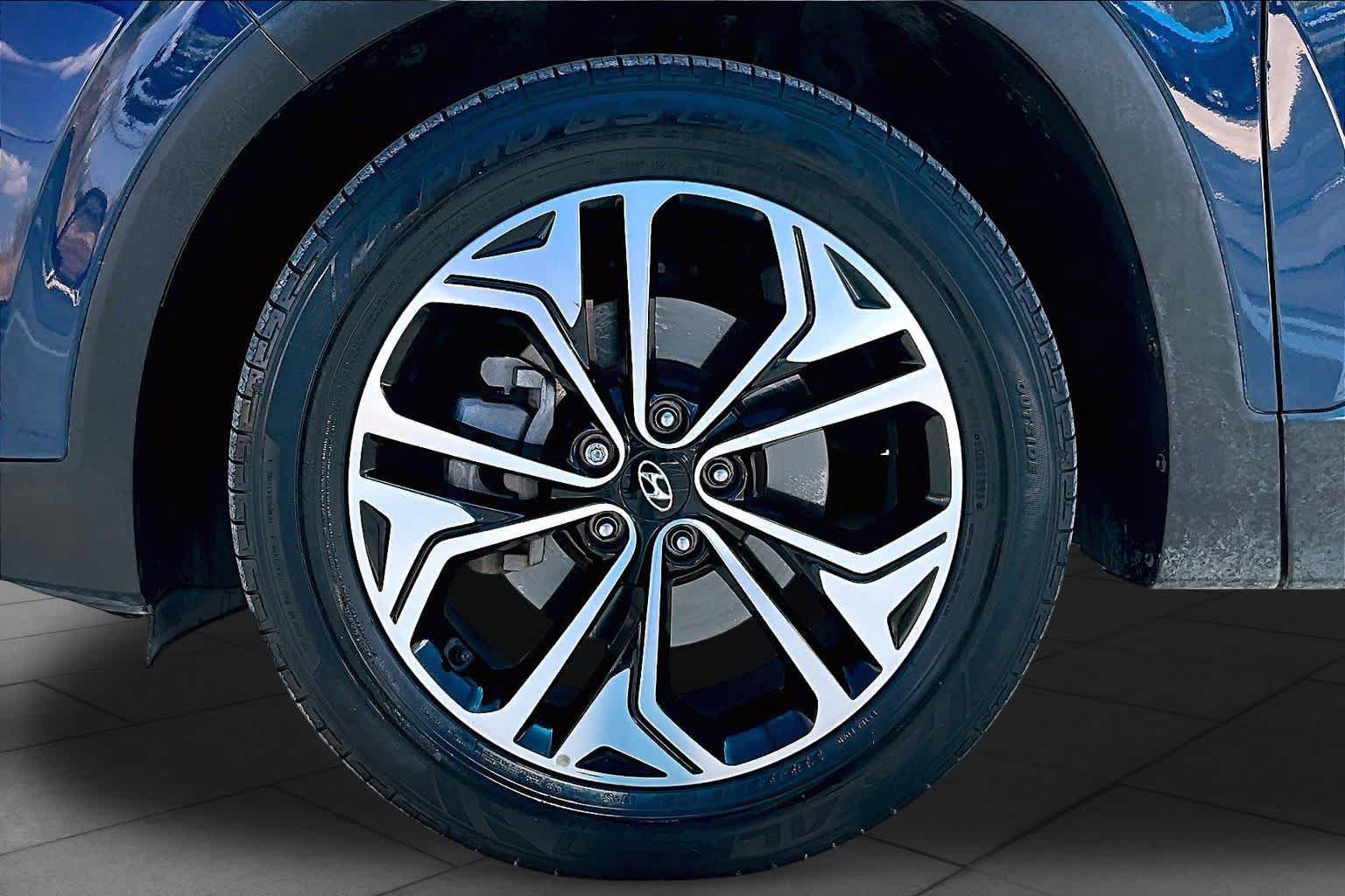 Used 2020 Hyundai Santa Fe Limited FWD image 10