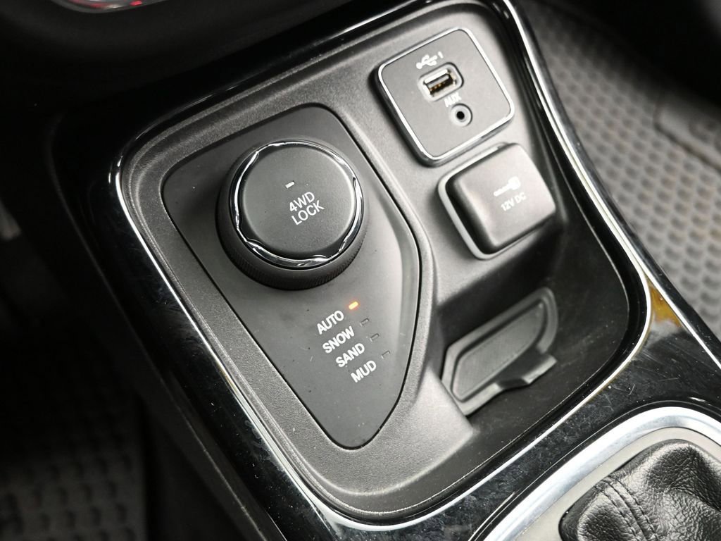 Used 2020 Jeep Compass Latitude image 32