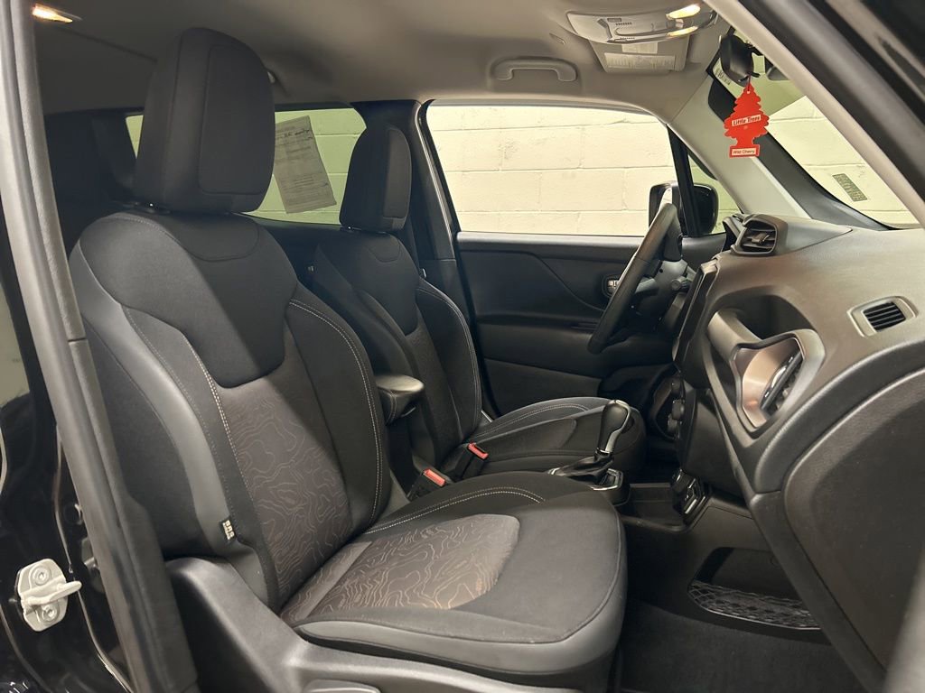 Used 2023 Jeep Renegade Latitude image 10