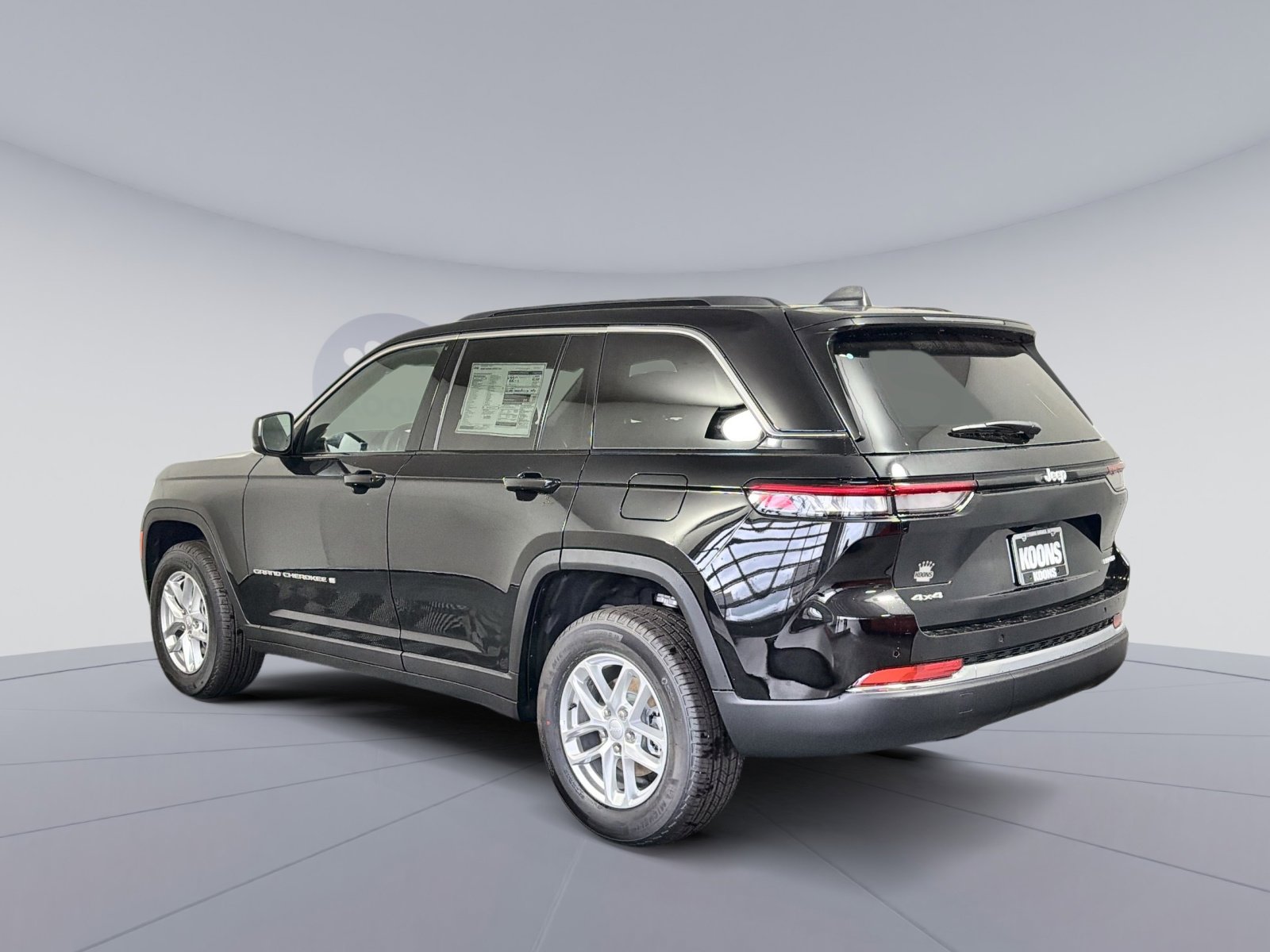 New 2025 Jeep Grand Cherokee Laredo X w/ Luxury Tech Group I image 4