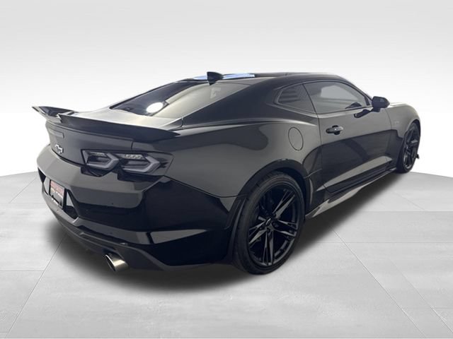 Used 2021 Chevrolet Camaro LT RWD image 8