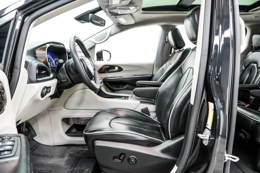 Used 2023 Chrysler Pacifica Limited FWD image 16