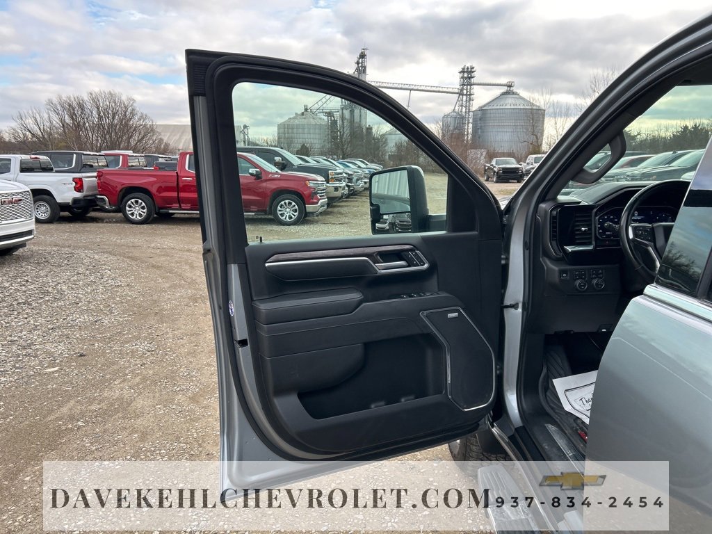 Used 2025 Chevrolet Silverado 3500 LTZ w/ LTZ Plus Package image 9